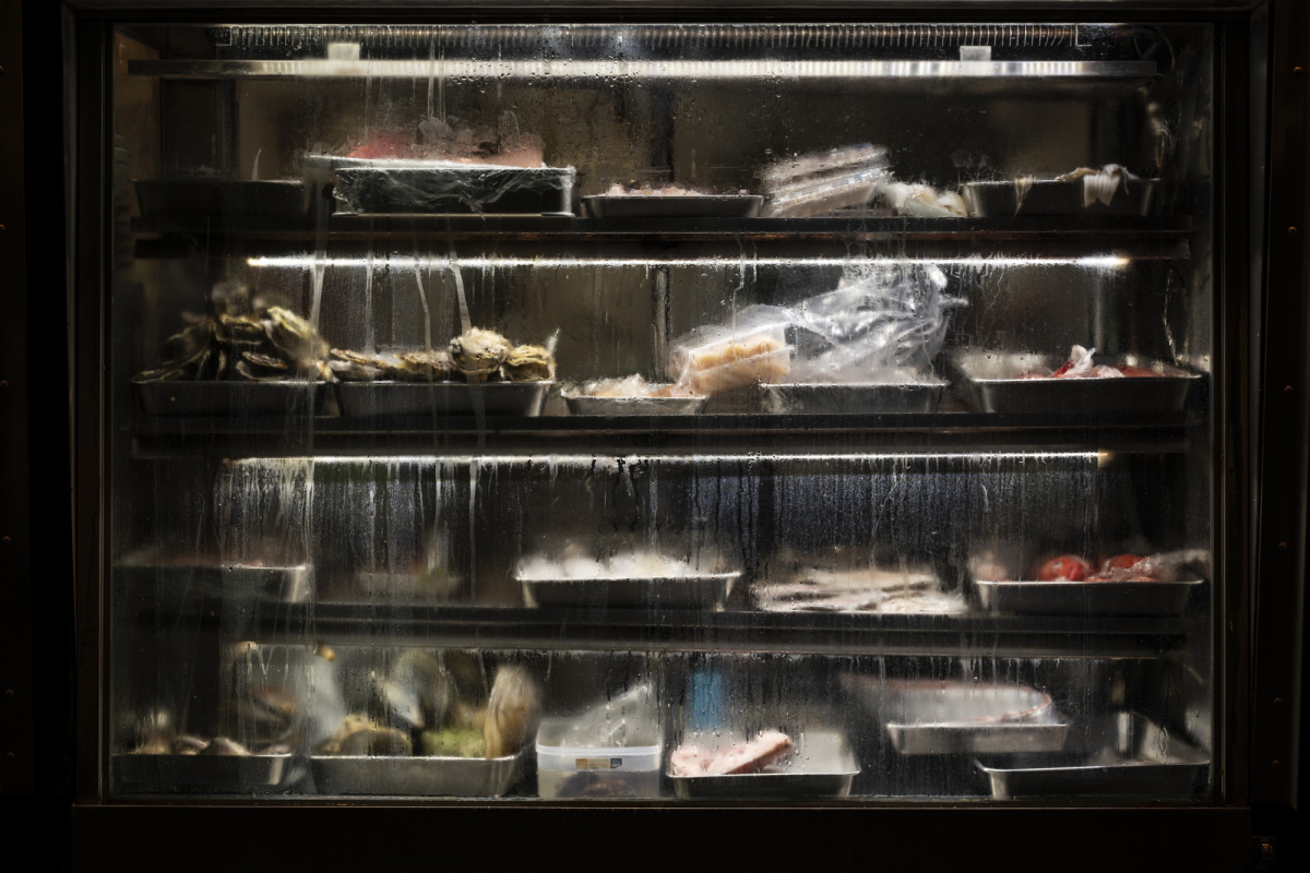 Curatarea vitrinelor frigorifice: Ghid complet si eficient.